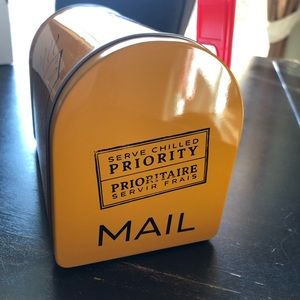 VEUVE CLICQUOT YELLOW CHAMPAGNE Small mailbox
